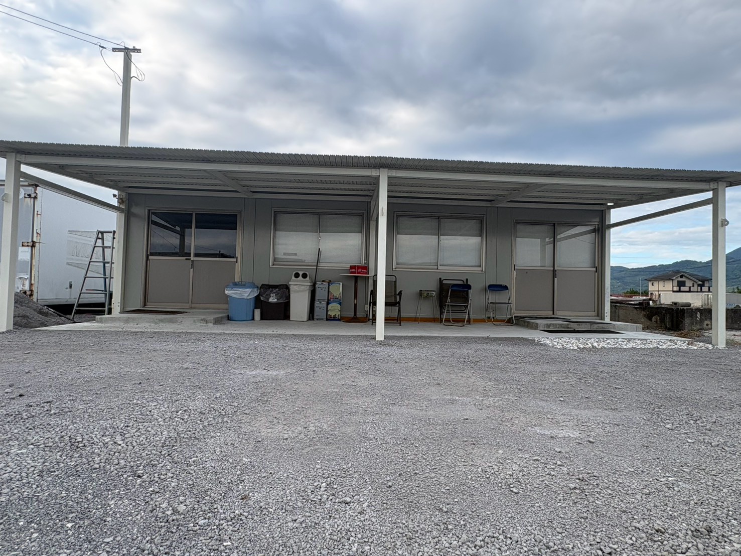 藤久急送の敷地内施設の外観
